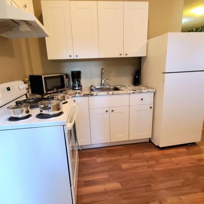 Private 2 Bedrooms Suite Near Hwy 1, Cultus Lake, Heritage Park, Fishing, Coliseum Chilliwack Luaran gambar