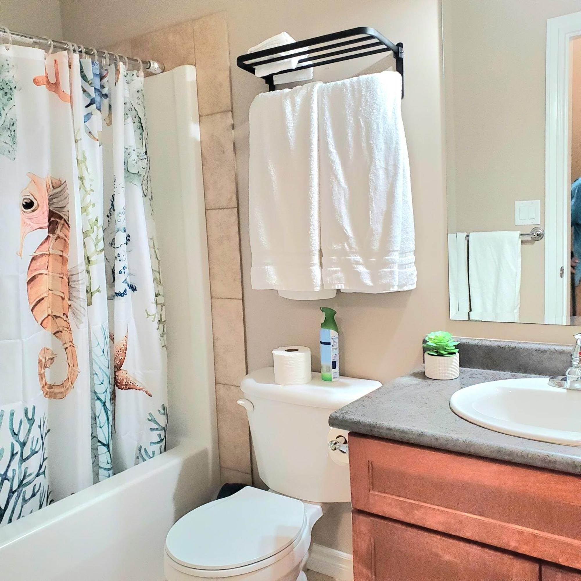 Private 2 Bedrooms Suite Near Hwy 1, Cultus Lake, Heritage Park, Fishing, Coliseum Chilliwack Luaran gambar